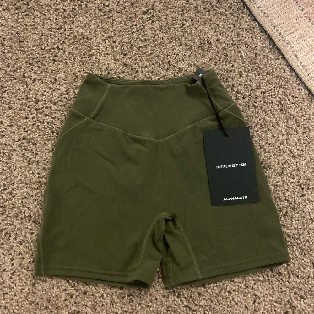 Alphalete Green Tenacity Core Short - 4.5”